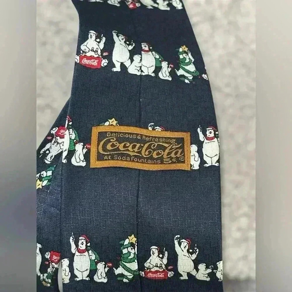 SOLD Vintage 1990’s Coca-Cola Polar Bear Christmas 100% Silk Men’s Neck Tie - Picture 4 of 8